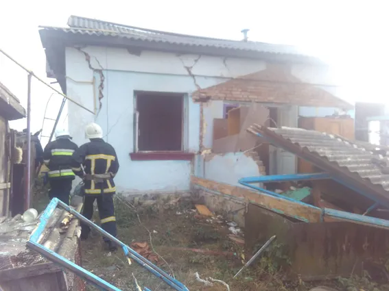 У Волочиському районі внаслідок вибуху опалювальної грубки 80-річний чоловік отримав опіки — фото 2