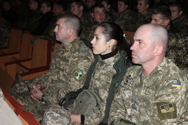 У Кам'янці-Подільському привітали Захисників України зі святом — фото 1