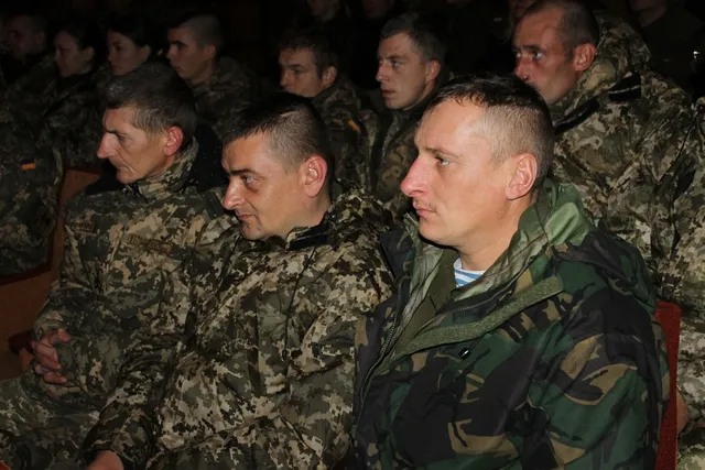 У Кам'янці-Подільському привітали Захисників України зі святом — фото 2