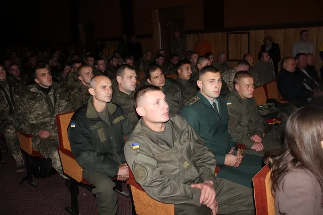У Кам'янці-Подільському привітали Захисників України зі святом — фото 3