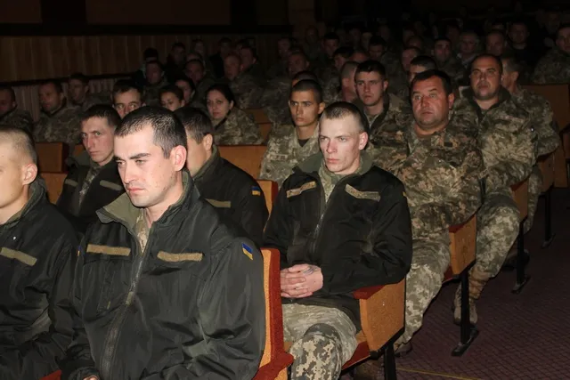 У Кам'янці-Подільському привітали Захисників України зі святом — фото 4