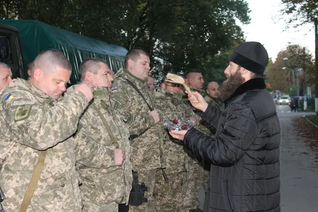 З Кам'янця-Подільського в зону АТО вирушили військовослужбовці — фото 4