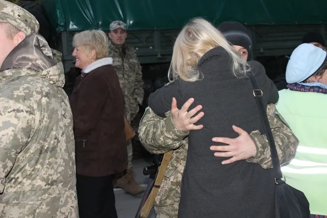 З Кам'янця-Подільського в зону АТО вирушили військовослужбовці — фото 5