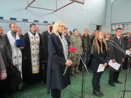 У Старосинявському районі відкрили меморіальну дошку на честь загиблого бійця АТО Олександра Романенка — фото 3
