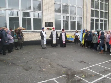У Старосинявському районі відкрили меморіальну дошку на честь загиблого бійця АТО Олександра Романенка — фото 4