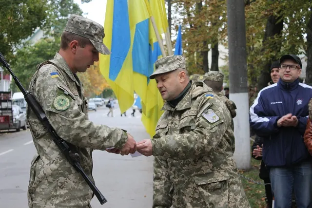 До Кам'янця-Подільського повернулися військові після перебування в зоні АТО — фото 2