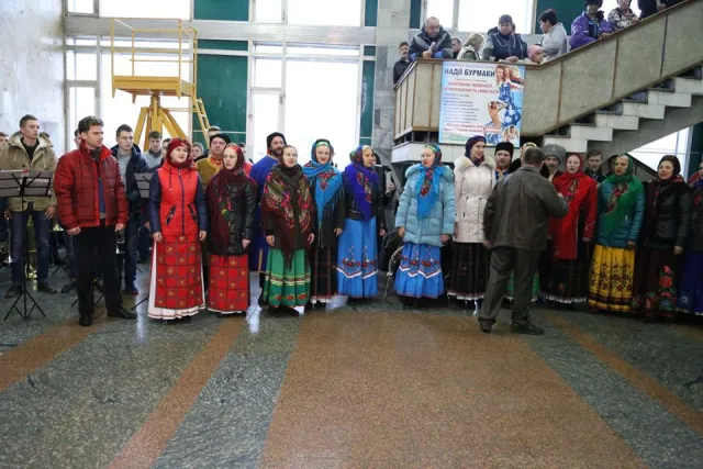 В Хмельницком торжественно встретили поезд Единения Украины «Трухановская Сич» — фото 3