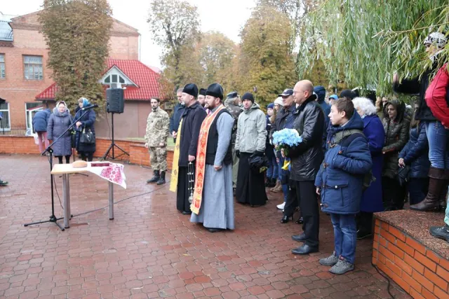 В Хмельницком торжественно встретили поезд Единения Украины «Трухановская Сич» — фото 4