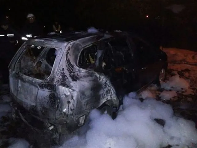 У Хмельницькому вночі згорів автомобіль «КІА» — фото 1