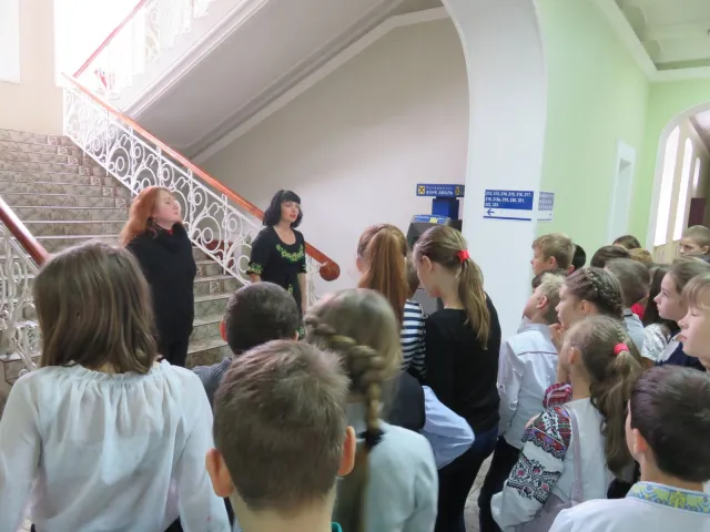 Учні ЗОШ № 27 імені Дмитра Іваха завітали на екскурсію до Хмельницької міської ради — фото 1