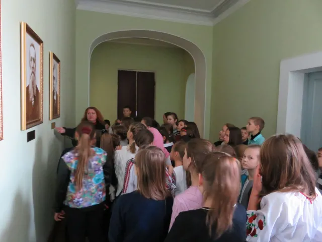 Учні ЗОШ № 27 імені Дмитра Іваха завітали на екскурсію до Хмельницької міської ради — фото 3