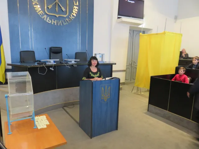 Учні ЗОШ № 27 імені Дмитра Іваха завітали на екскурсію до Хмельницької міської ради — фото 5
