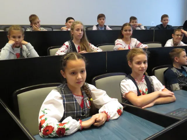 Учні Хмельницького ліцею №17 завітали на екскурсію до міської ради — фото 2