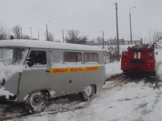 На Хмельниччині ліквідовують наслідки негоди. У всіх населених пунктах відновили електропостачання — фото 18