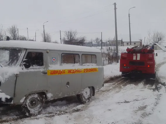 На Хмельниччині ліквідовують наслідки негоди. У всіх населених пунктах відновили електропостачання — фото 32