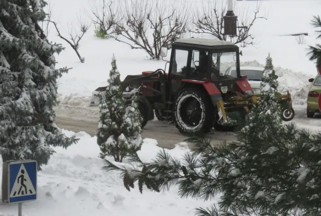 У Хмельницькому продовжують ліквідовувати наслідки стихії — фото 3