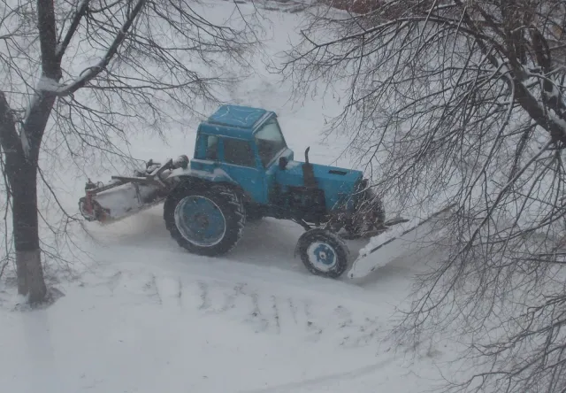 У Хмельницькому продовжують ліквідовувати наслідки стихії — фото 4