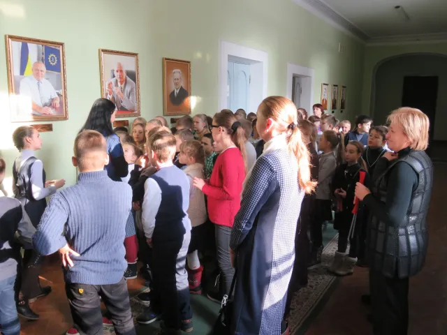 Учні НВО №5 імені Сергія Єфремова завітали на екскурсію до Хмельницької міської ради — фото 3