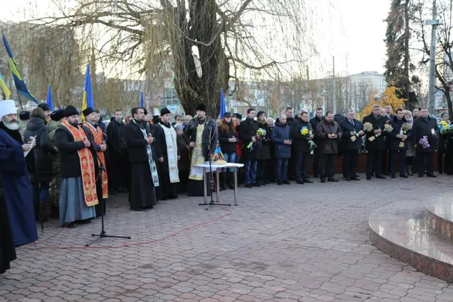 Хмельничани вшанували вічну пам'ять жертв Голодомору — фото 9