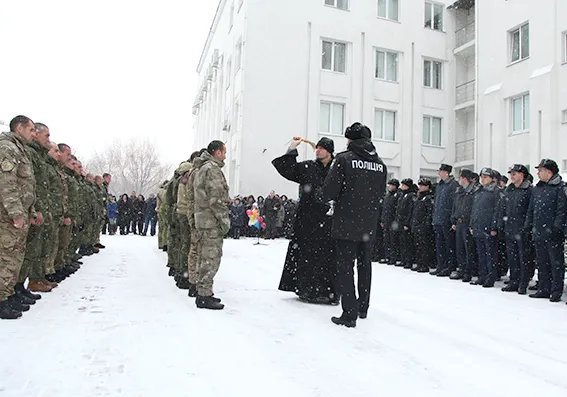 До Хмельницького із зони АТО повернулися 30 поліцейських — фото 1