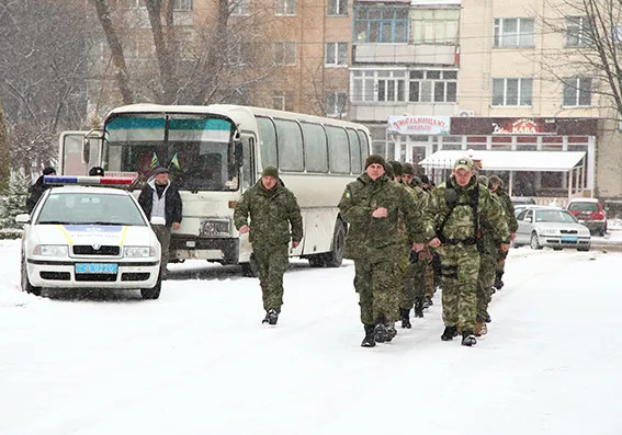 До Хмельницького із зони АТО повернулися 30 поліцейських — фото 3