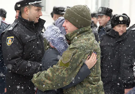 До Хмельницького із зони АТО повернулися 30 поліцейських — фото 9