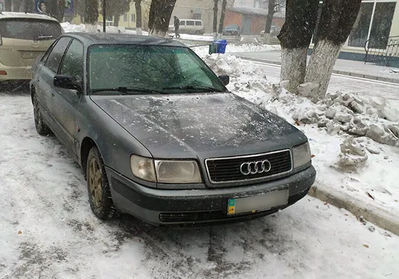 На Хмельниччині патрульні виявили одразу чотири автомобілі з підробленими документами — фото 1