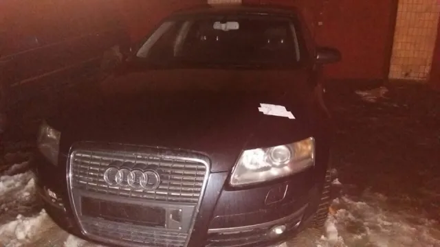 На Озерній зловмисники вкрали «Audi» за допомогою евакуатора — фото 1