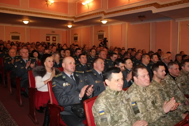 Хмельницькі прикордонники отримали сертифікати на квартири та сучасну техніку — фото 1