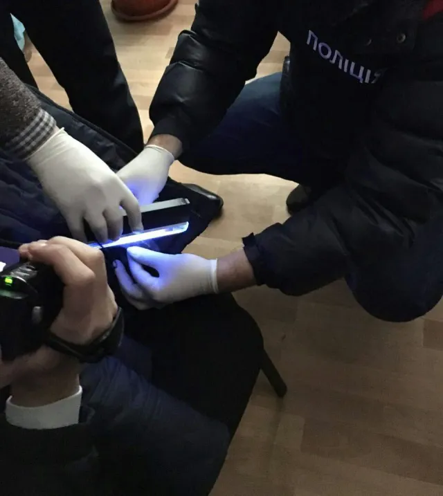 В Хмельницком задержали чиновника миграционной службы за взяточничество — фото 2
