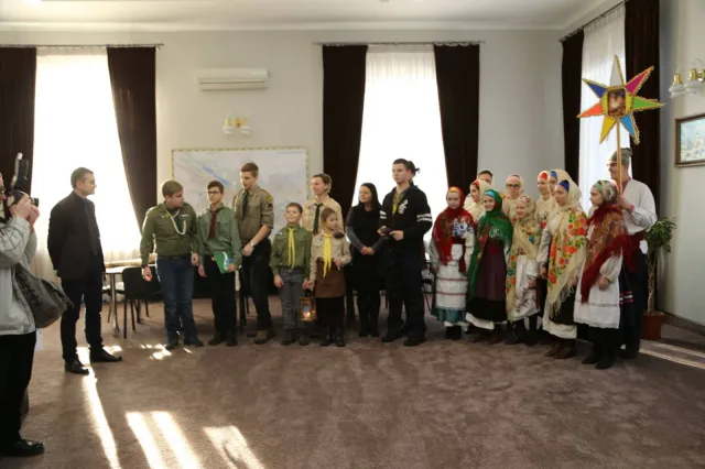 Хмельничанам передали Віфлеємський вогонь миру — фото 2