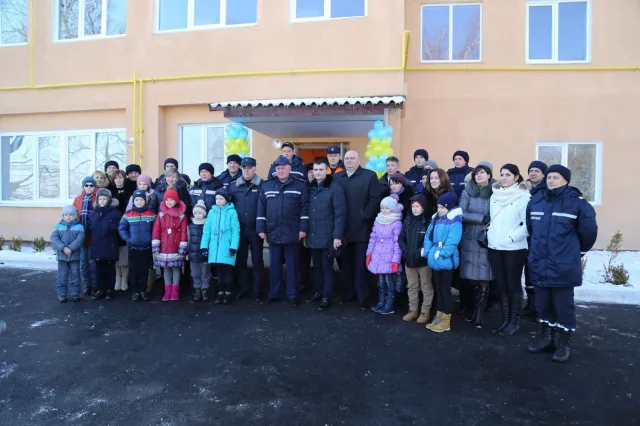 Хмельницкие спасатели получили новую пожарную технику и ключи от служебных квартир — фото 8