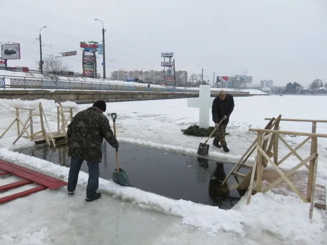 В Хмельницком обустроены специальные места для крещенских купаний — фото 3