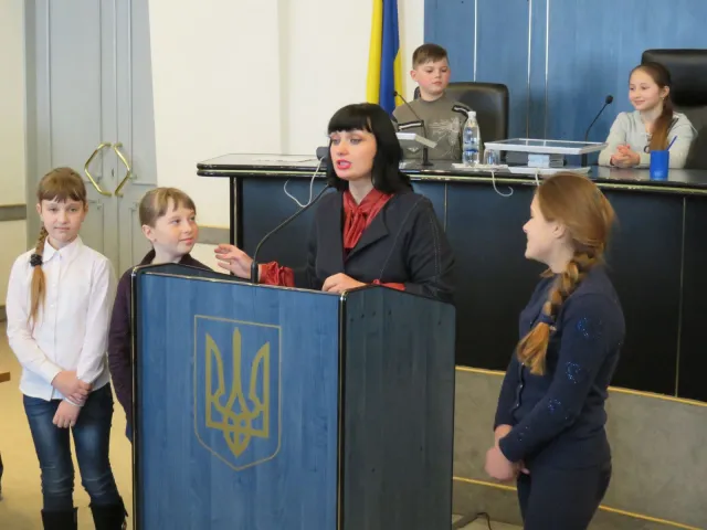 Учні Хмельницької СЗОШ №19 завітали на екскурсію до міської ради — фото 12