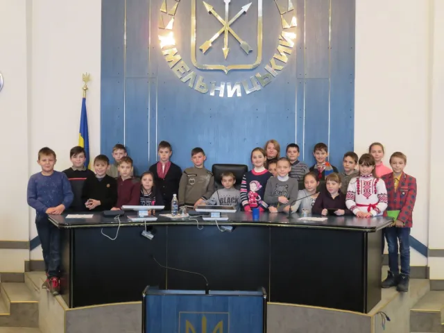 Учні Хмельницької СЗОШ №19 завітали на екскурсію до міської ради — фото 3