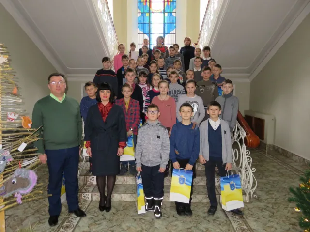 Учні Хмельницької СЗОШ №19 завітали на екскурсію до міської ради — фото 4