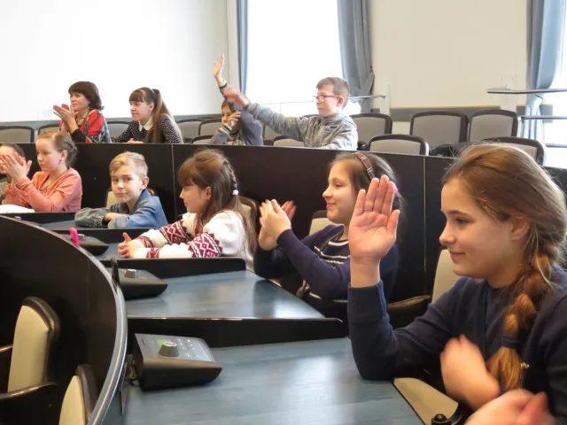 Учні Хмельницької СЗОШ №19 завітали на екскурсію до міської ради — фото 8