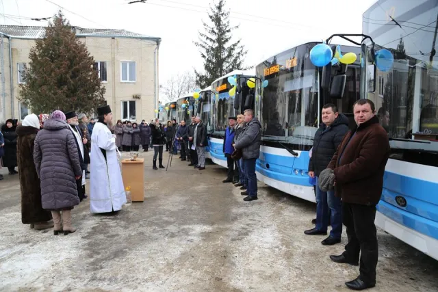 Хмельничанам представили 7 нових тролейбусів — фото 16