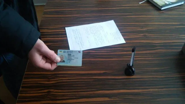 Патрульные ищут владельцев паспортов, кошельков, детской коляски, голубя, ключей, документов и пенсионного удостоверения — фото 16