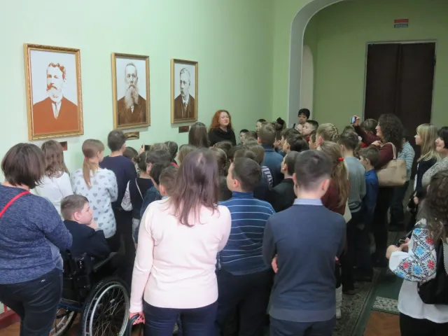 Учні школи №8 завітали на екскурсію до Хмельницької міської ради — фото 3