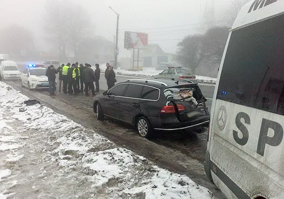 На Каменецкой в аварию попали сразу 4 автомобиля — фото 1