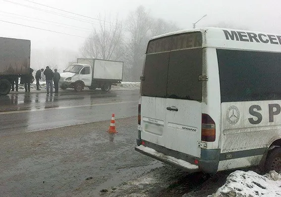 На Каменецкой в аварию попали сразу 4 автомобиля — фото 2