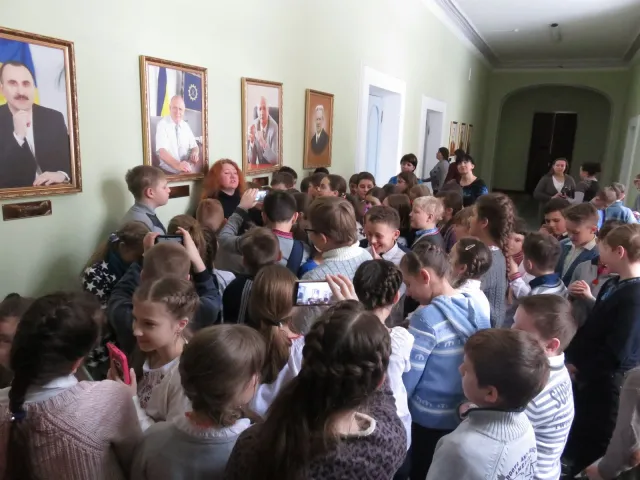 Учні школи №12 завітали на екскурсію до Хмельницької міської ради — фото 4