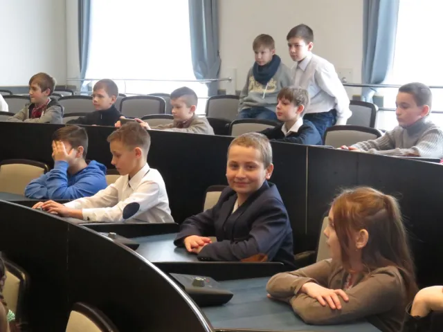 Учні школи №12 завітали на екскурсію до Хмельницької міської ради — фото 6