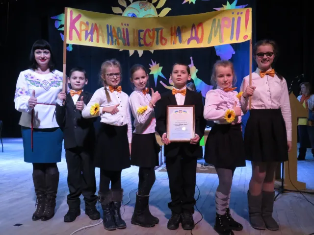 П'ятикласники показали відмінні знання з місцевого самоврядування на брейн-рингу «Моя позиція» — фото 1