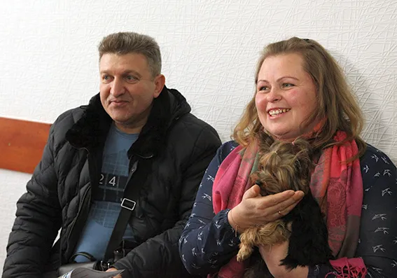 Хмельницькі правоохоронці затримали групу шахраїв-гастролерів, які «знімали порчу» по всій території України — фото 1