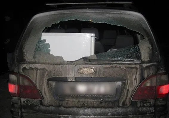 На Хмельниччині двоє п'яних хлопців влаштували переслідування автомобіля зі стріляниною — фото 2