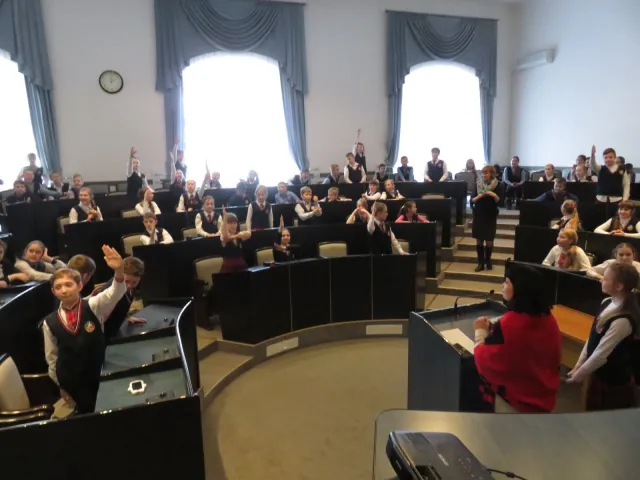 Для учнів гімназії №2 провели цікаву екскурсію у міській раді — фото 12