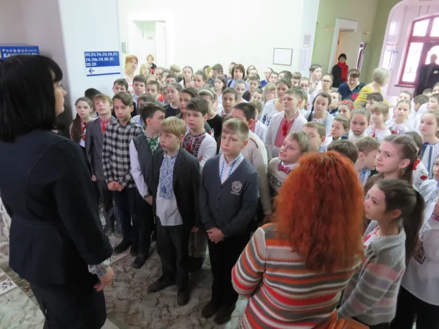 Для учнів школи №24 провели пізнавальну екскурсію у міській раді — фото 1