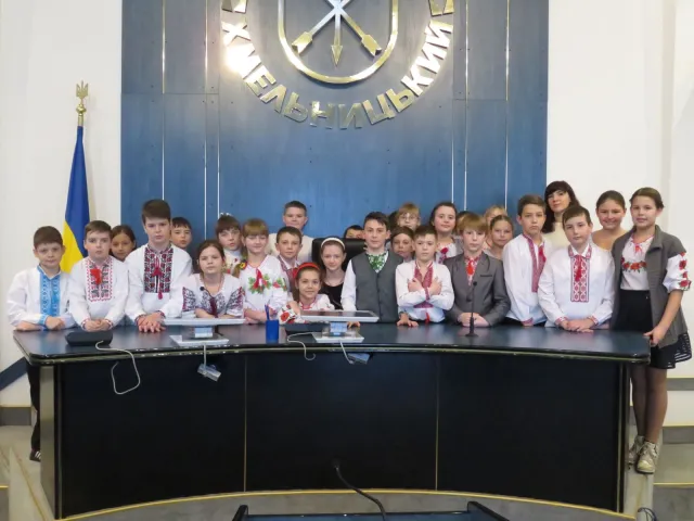 Для учнів школи №24 провели пізнавальну екскурсію у міській раді — фото 15
